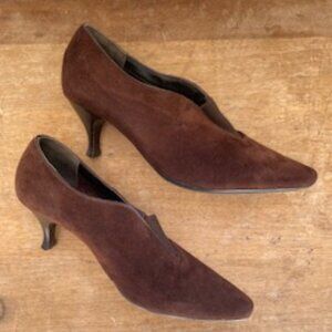 Aquatalia Brown Suede Shoes Pumps with 2 1/2" Heels, S 7.5